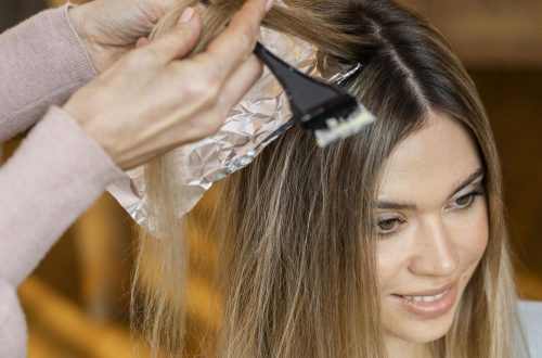 woman-getting-her-hair-dyed-home-by-hairstylist